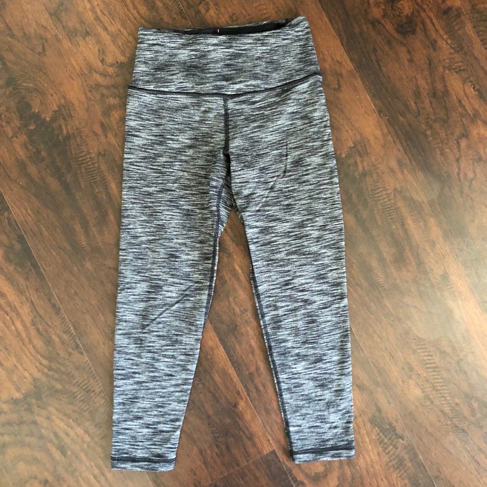 Victoria’s Secret Total Knockout Capri Leggings